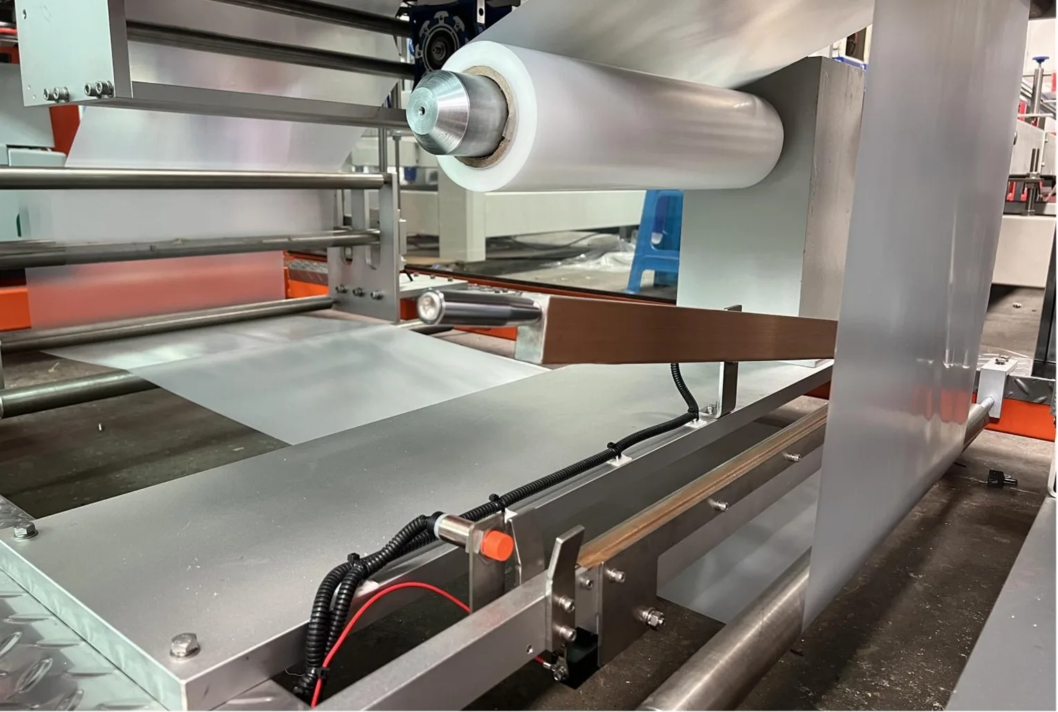 Combined Half Tray Cardboard Shrink Wrap Packaging Machine view 4
