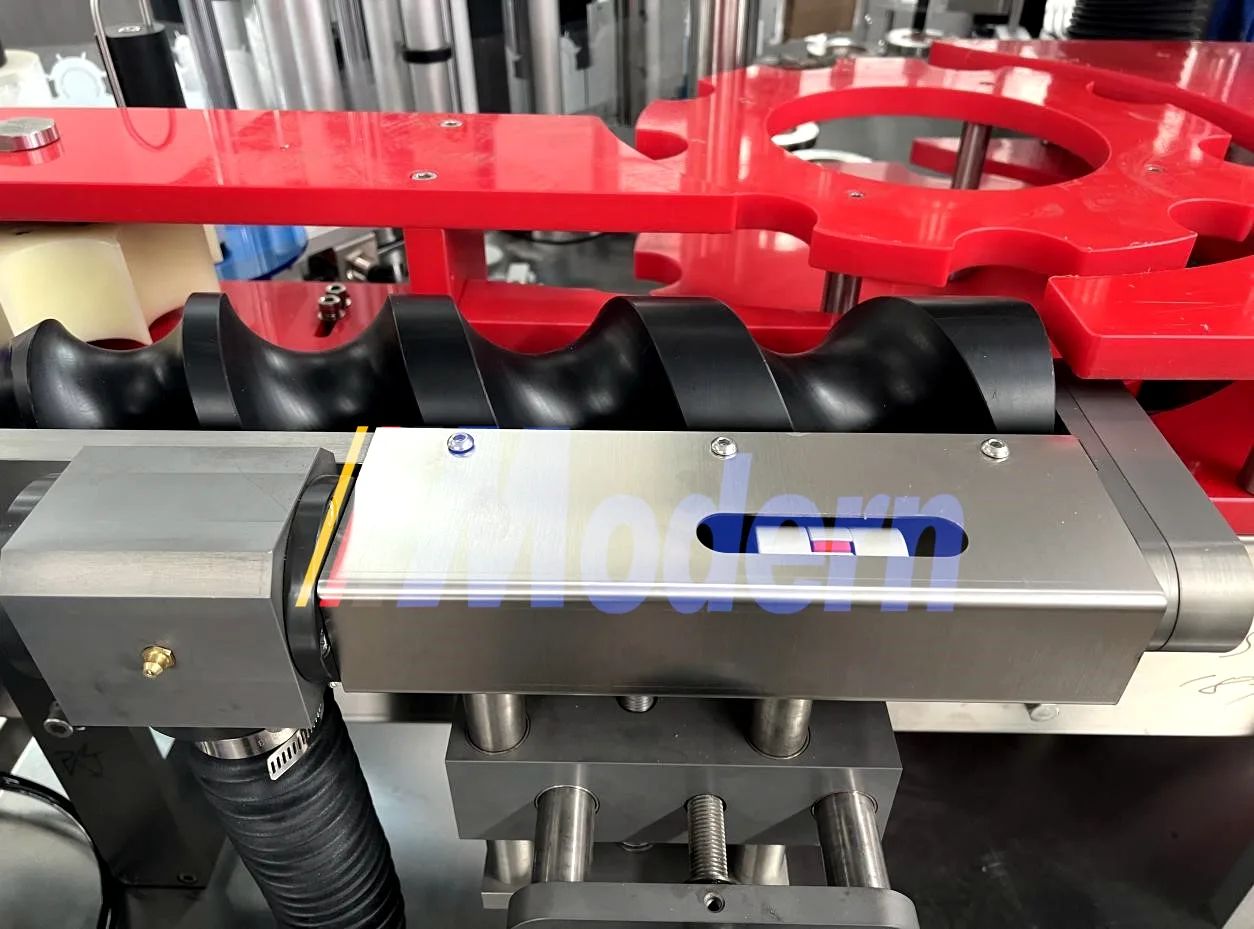 High Speed Rotary Self-Adhesive Labeling Machine view 2