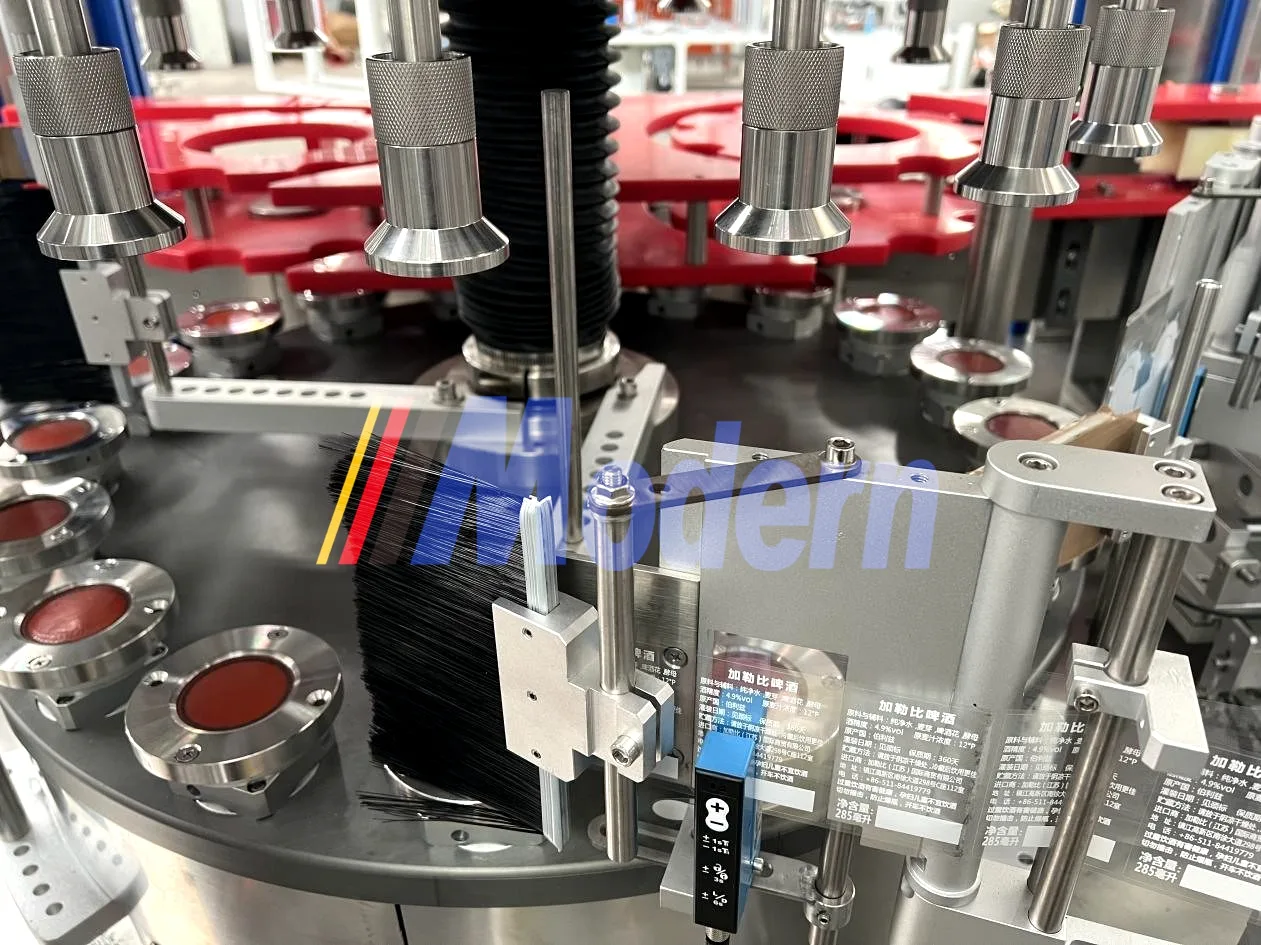 High Speed Rotary Self-Adhesive Labeling Machine view 3